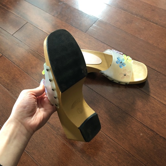 Cutest retro vintage wooden floral platform sandals - Picture 5 of 6